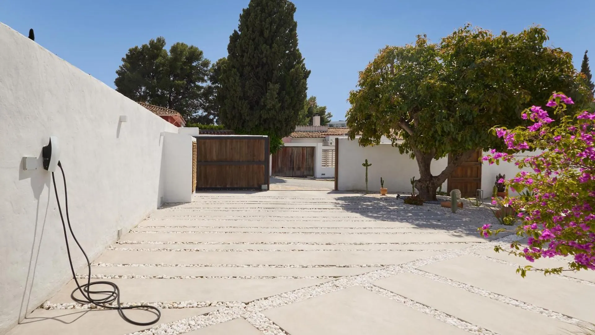 Vacation Marbella I Villa Moss, Golf-Front, Swimming-Pool, Minutes From The Marina And The Beach Испания