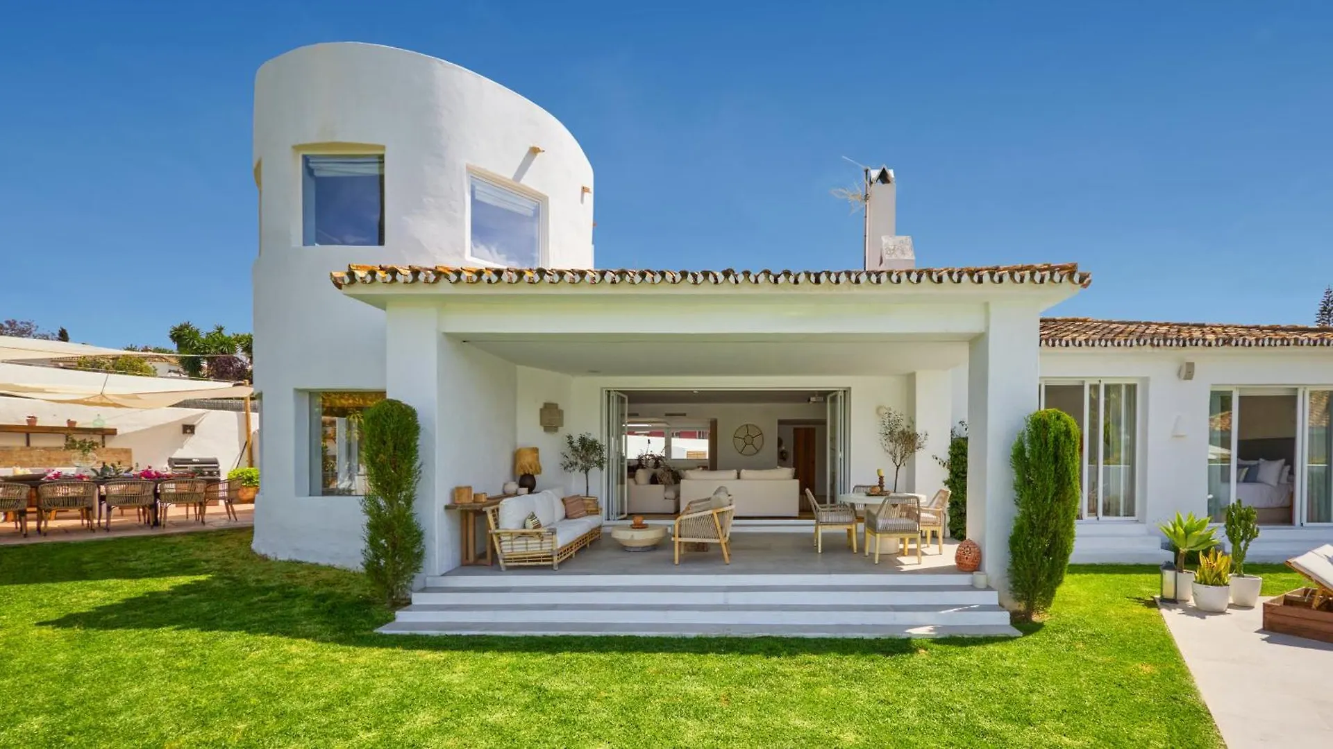 Vacation Marbella I Villa Moss, Golf-Front, Swimming-Pool, Minutes From The Marina And The Beach